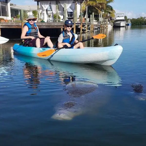 a small boat in a body of water