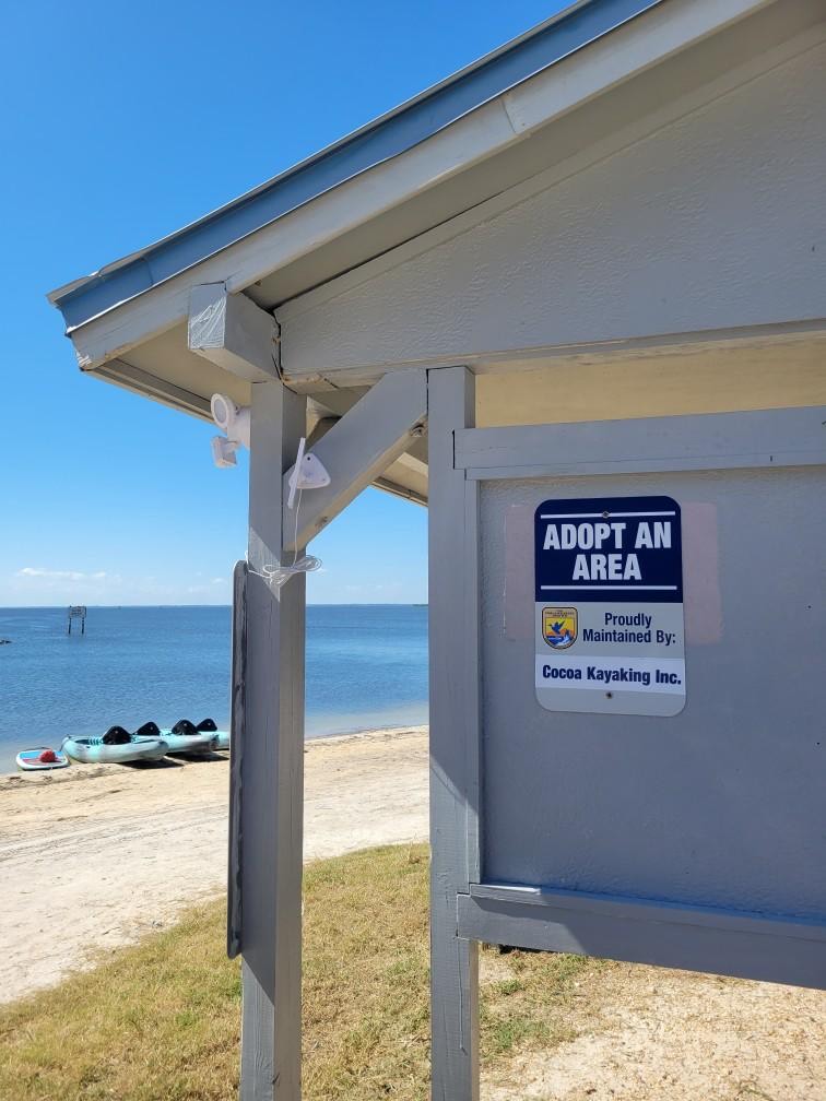 image_6483441 a sign above a body of water